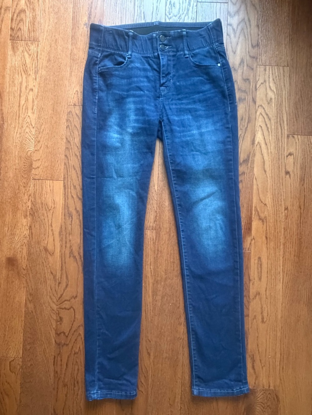 [Apt. 9] Size 4 Women’s Straight Leg Mid Rise Tummy Control Jeans